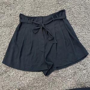 Leith Black Lightweight Tie Waist Paper Bag Shorts Large